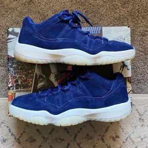 Jordan 11 Low Jeter
